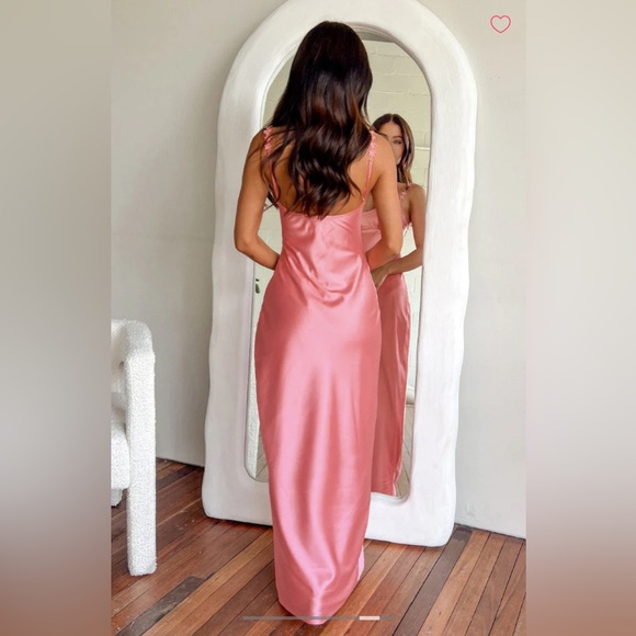 Elegant Pink Satin Dress - Picture 3 of 6